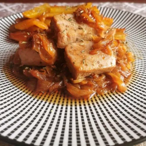 Atún Encebollado