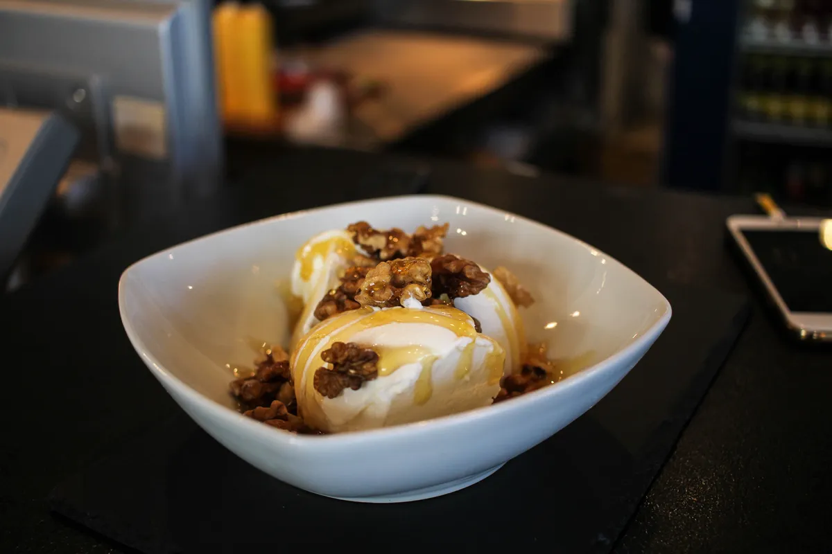 Cuajada con Nueces y Miel