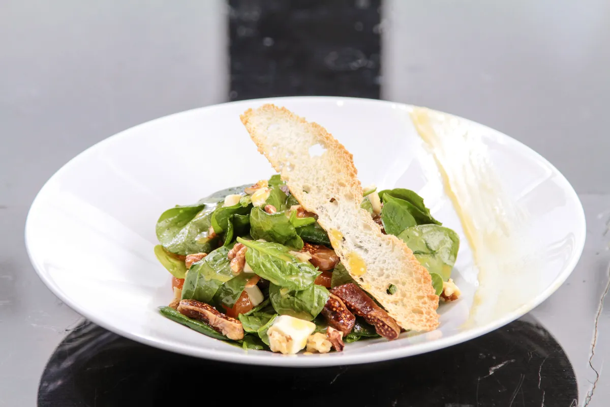 Ensalada de Espinacas, Cabra y Pasas