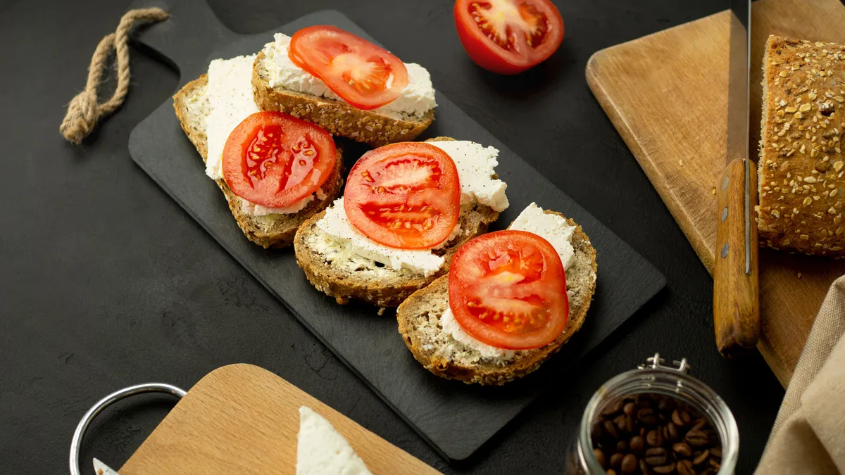 Mini Sandwich de Queso y Tomate